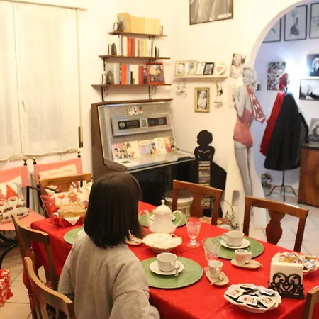 Marilyn Oda ve Kahvaltı Ravenna